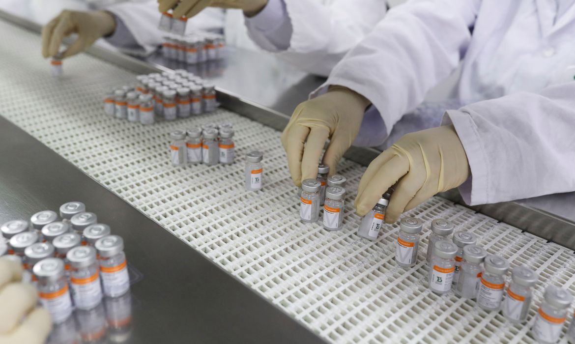Butantan entrega 2 milhões de doses da vacina contra a covid-19
