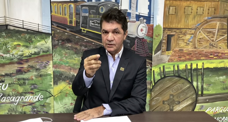 Em vídeo, Salvaro diz que não tolera “viadagem”; vereadora acusa prefeito de homofobia