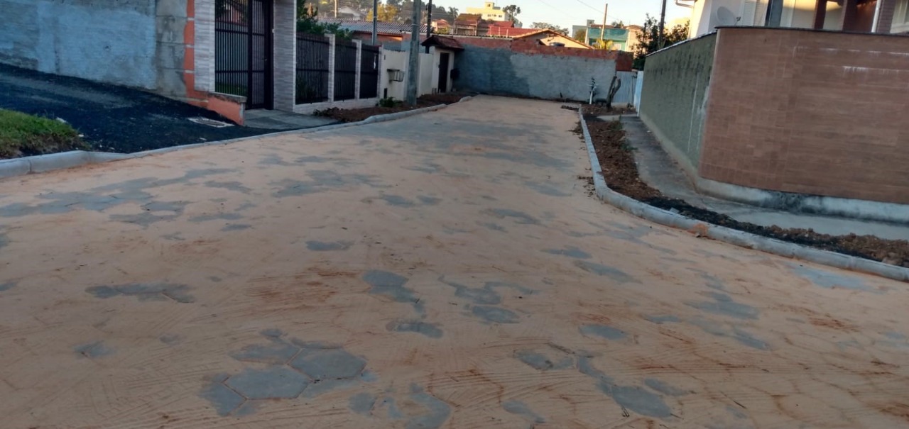 Pavimentação de ruas no bairro Fábio Silva já estão com 70% das obras concluídas
