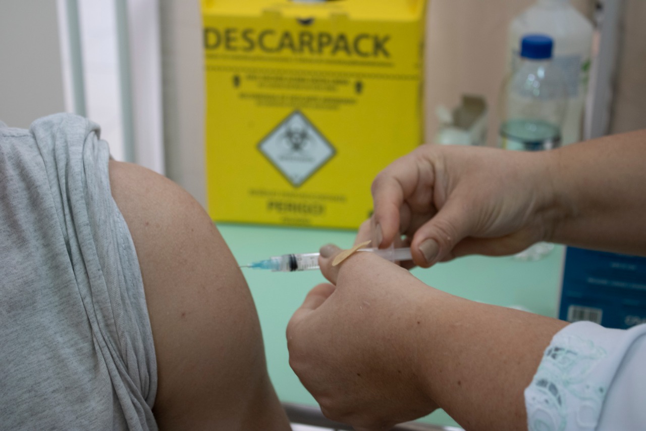 Após sete meses de campanha, Içara chega na menor idade da vacinação