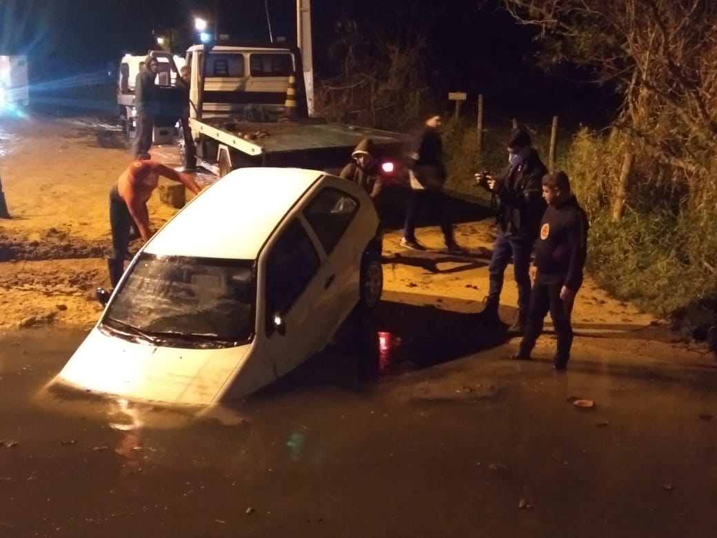Motorista de 60 anos morre após cair em rio de Imbituba