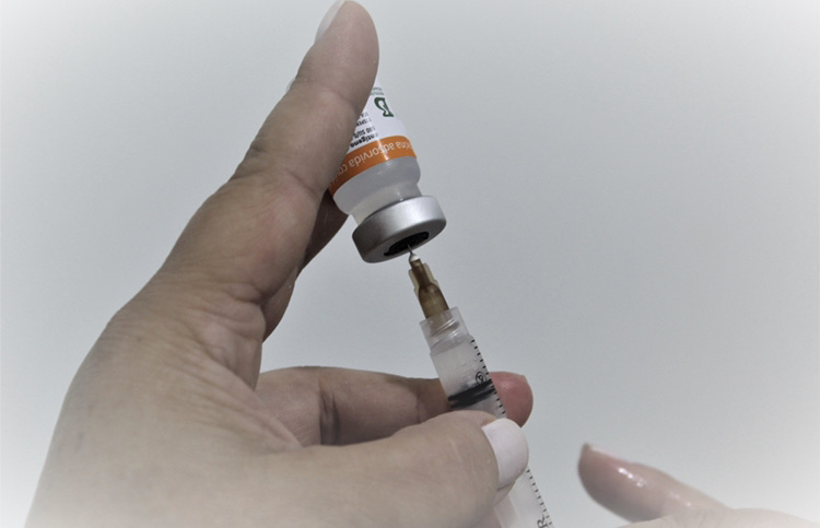 Vacinação em dois pontos de Içara nesta terça-feira