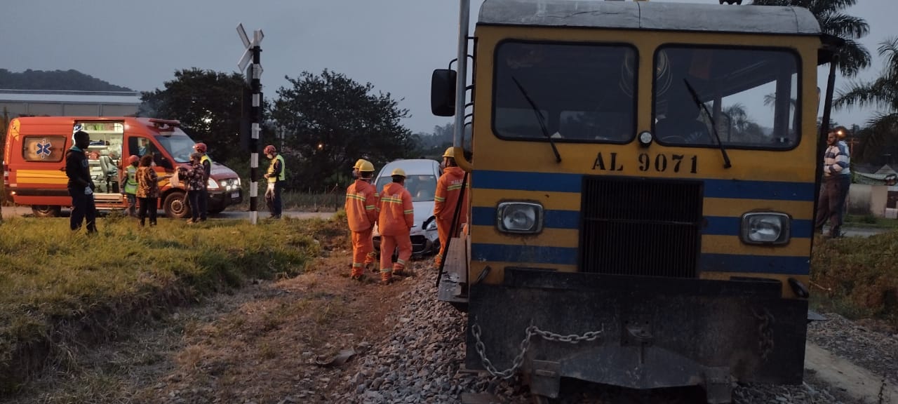 Acidente envolvendo carro e trem de manutenção de linha é registrado em Urussanga