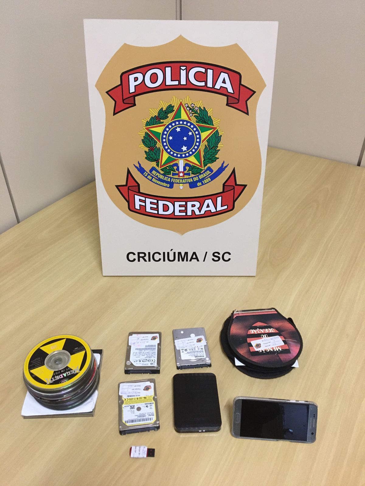 Polícia Federal deflagra operação contra pornografia infantil em Cocal do Sul