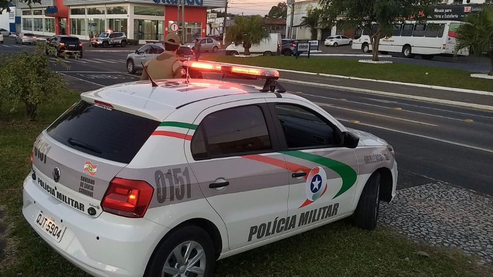 Polícia Militar prende homem por violência doméstica contra a própria mãe em Criciúma