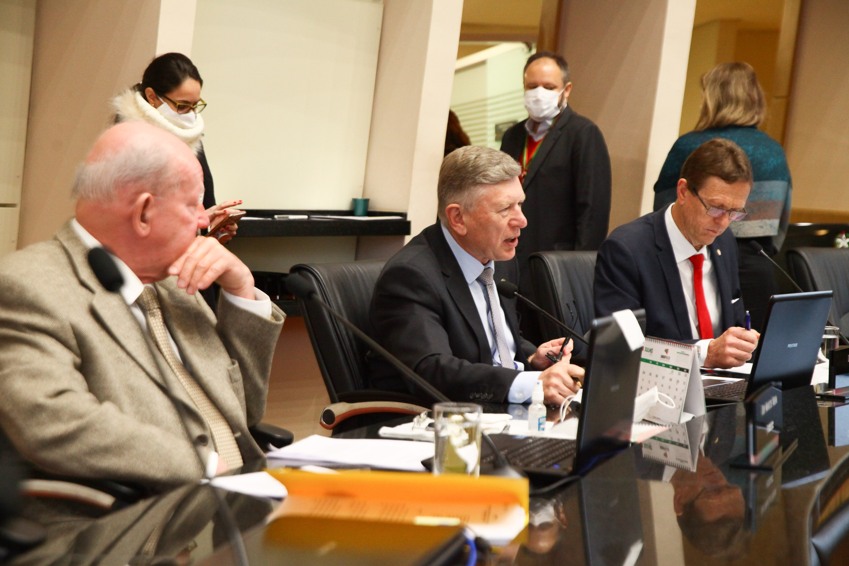 Deputados deputado, Marcos Vieira (E),  Milton Hobus (C) e Volnei Weber comandaram a reunião conjunta | Foto Agência AL