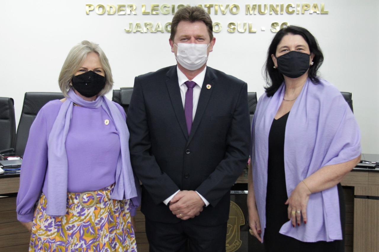 As procuradoras empossadas, vereadoras Nina Santin e Sirley Schappo (D) e o presidente da Câmara Onésimo Sell | Foto: Divulgação