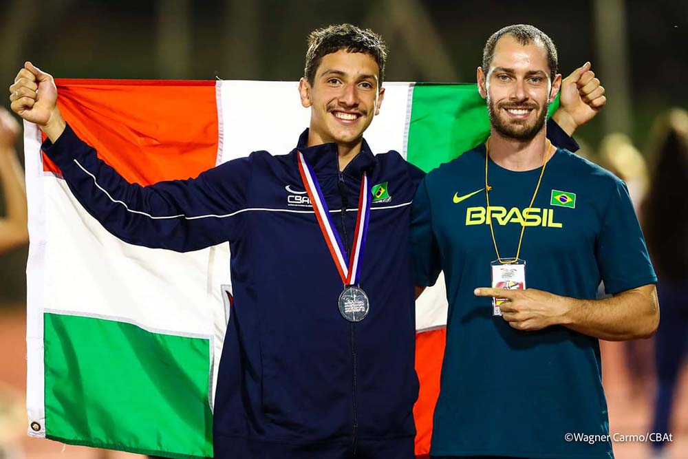 Gabriel Ristow Tasca (E) e técnico Ezequiel Emerson Wagner (D) representaram Jaraguá do Sul e o Brasil no evento | Foto: Wagner Carmo/CBAt