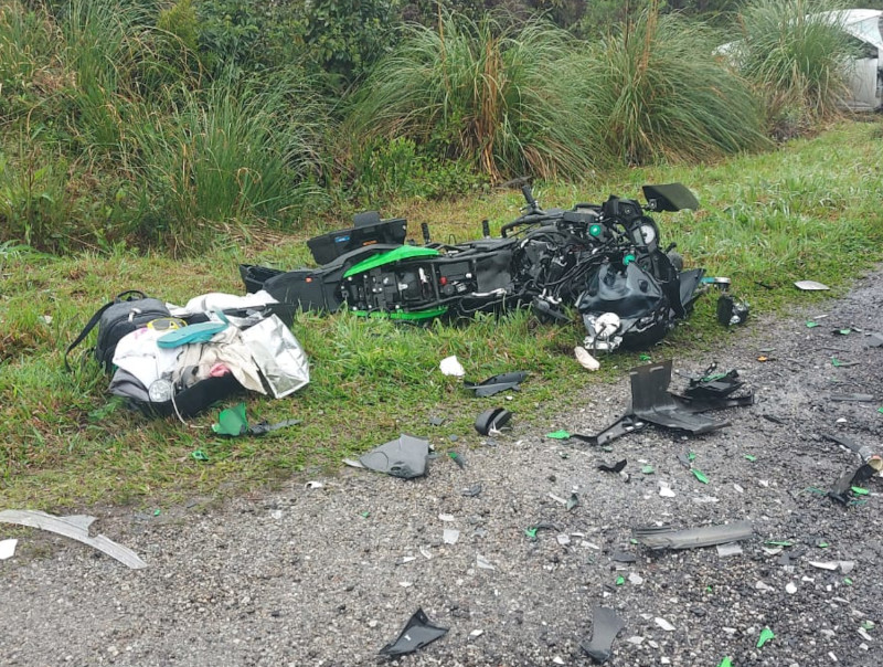 Vítimas estavam em uma motocicleta Kawasaki Versys | Foto: PRF/Divulgação