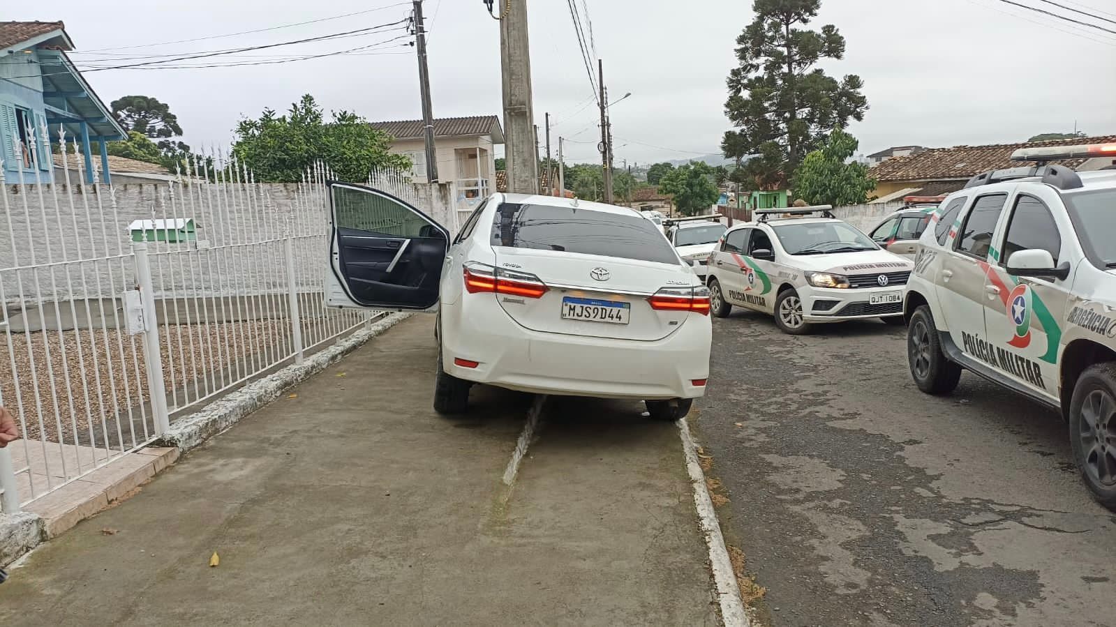 Perseguição em Criciúma termina em acidente de trânsito e menor apreendido com veículo roubado