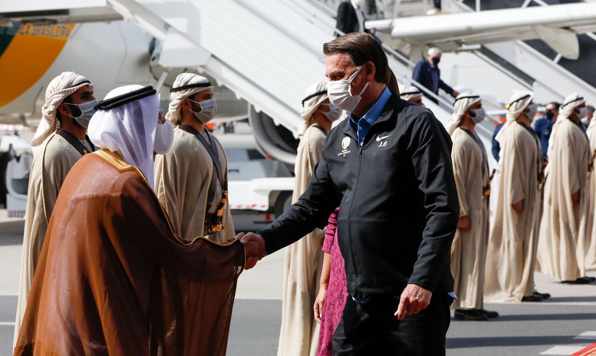 Bolsonaro se reúne com emir de Dubai