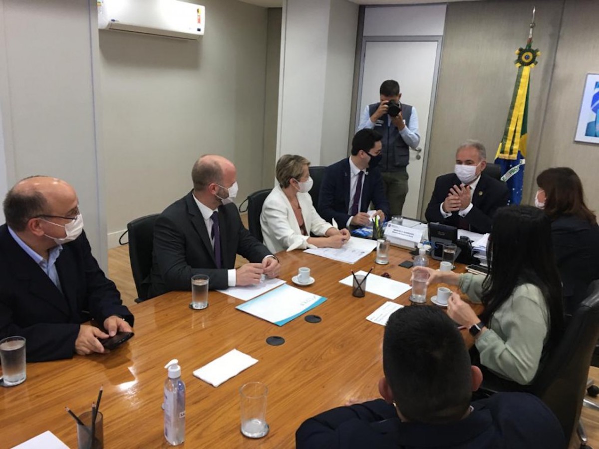 Vice-prefeita de Blumenau se reúne com ministro da saúde em Brasília
