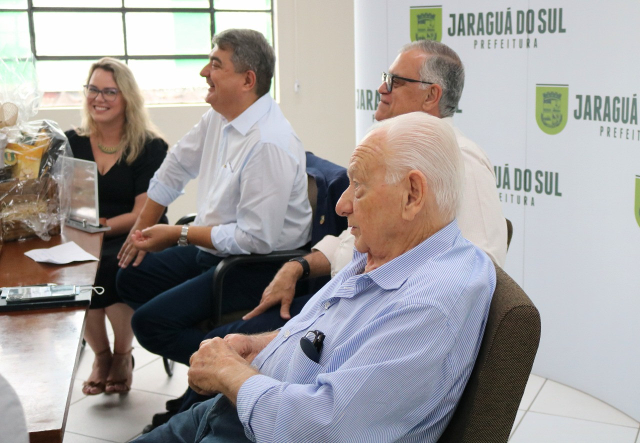 Conselho Consultivo Pró-Jaraguá presta homenagem ao empresário Pedro Donini
