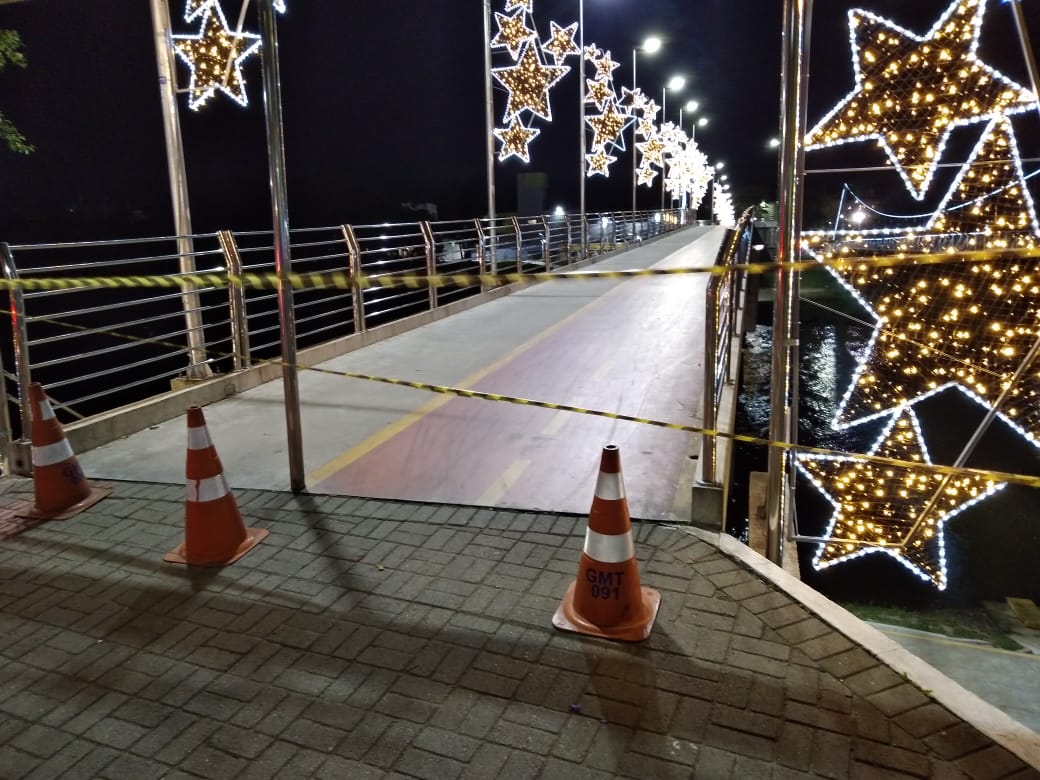 Homem leva choque elétrico em iluminação natalina de ponte na cidade de Tubarão
