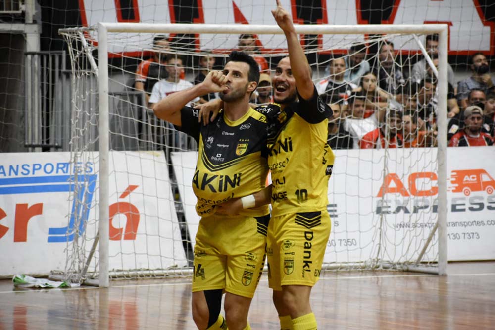 Eka e Pett ficam no clube | Foto: Paulinho Sauer/Jaraguá Futsal