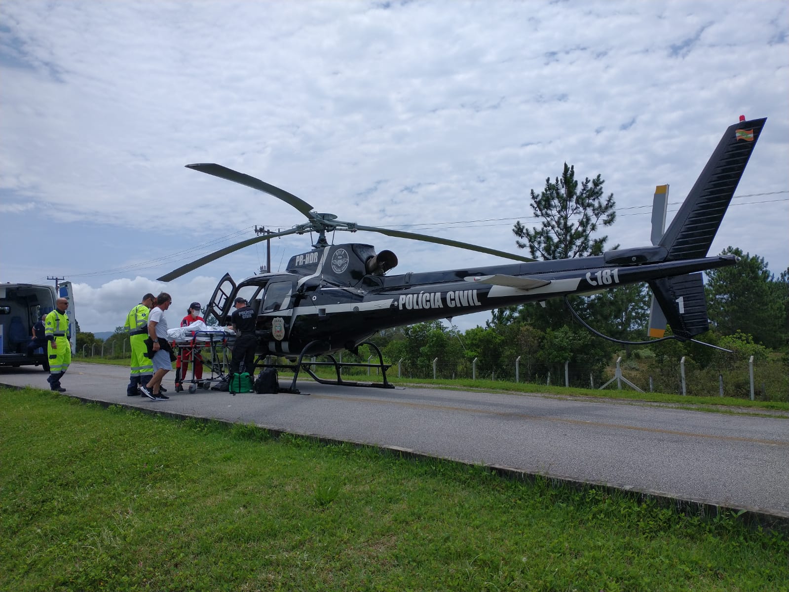 Criança de seis anos sofre queda de 2 metros e é levada ao hospital pelas equipes do Serviço Aeromédico