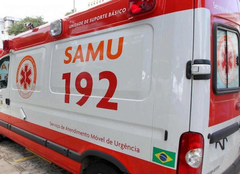 Mulher fica gravemente ferida após ser atropelada por ambulância do Samu em Criciúma