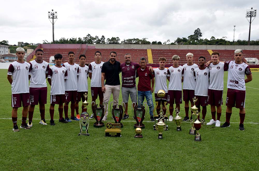 Em parceria com a Escolinha Xoxo 10, clube jaraguaense conquistou 13 taças em quatro meses no ano passado | Foto: Lucas Pavin/Avante! Esportes