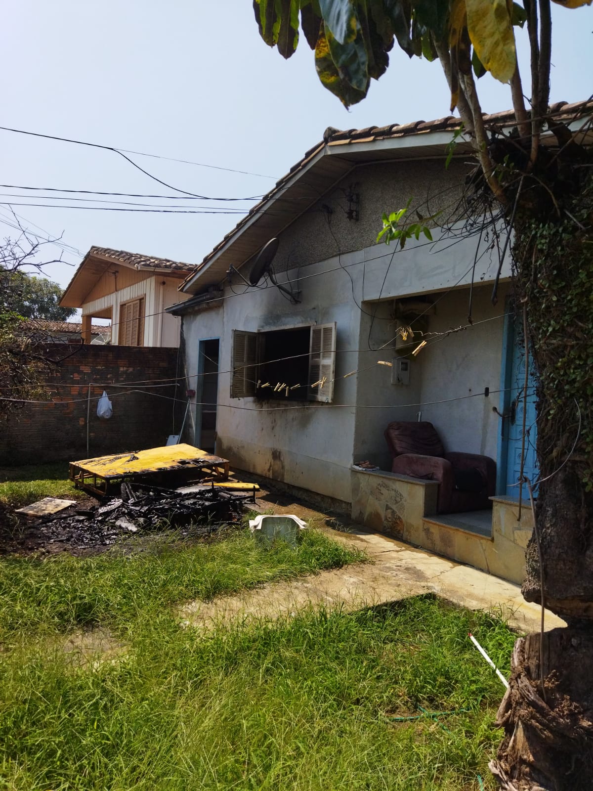 Residência é atingida por incêndio no bairro Wosocris