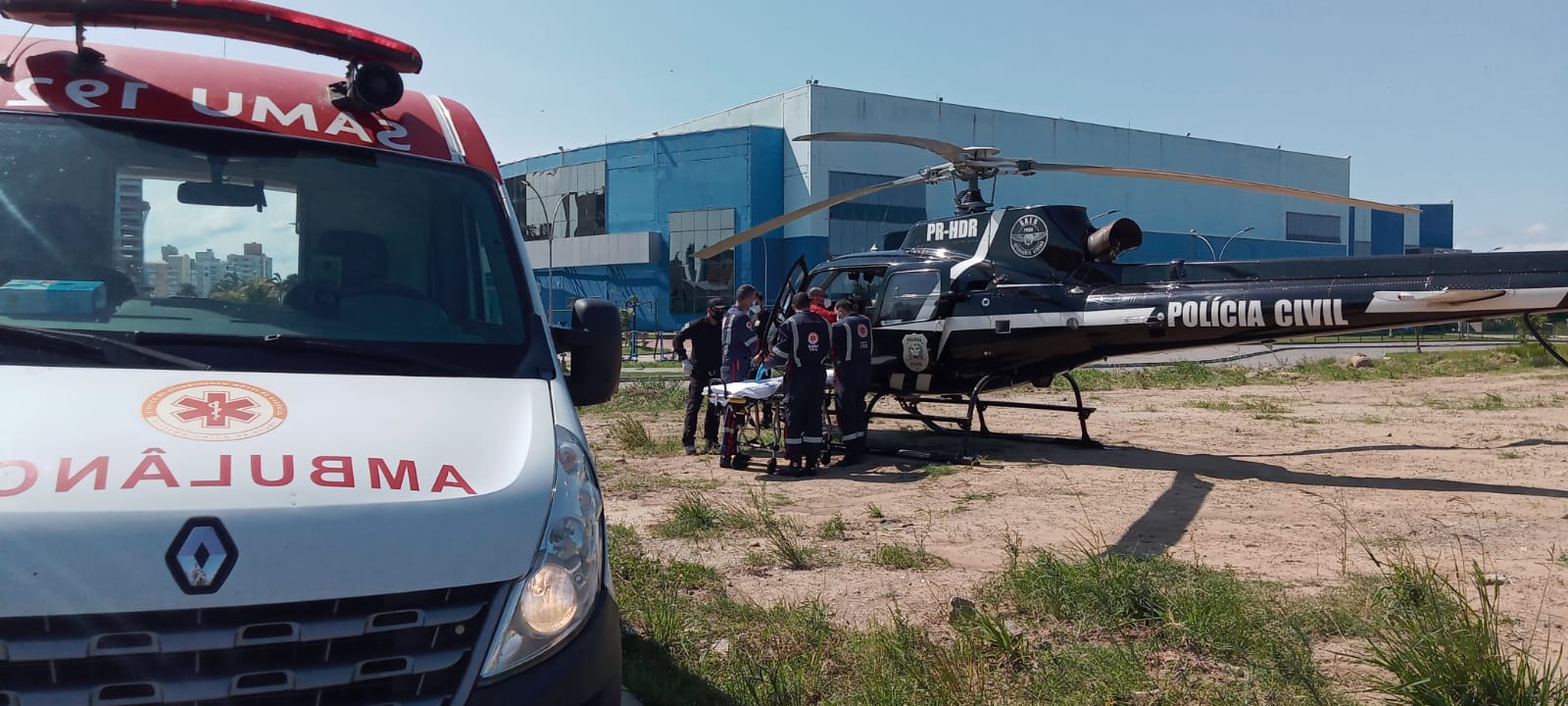 Idoso é socorrido pelo Serviço Aeromédico após cair de telhado em Jaguaruna