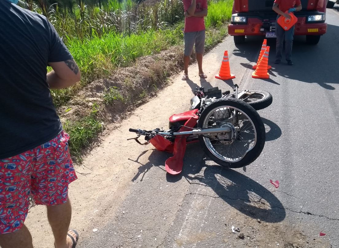 Motociclista sofre fraturas ao colidir em carro em Urussanga