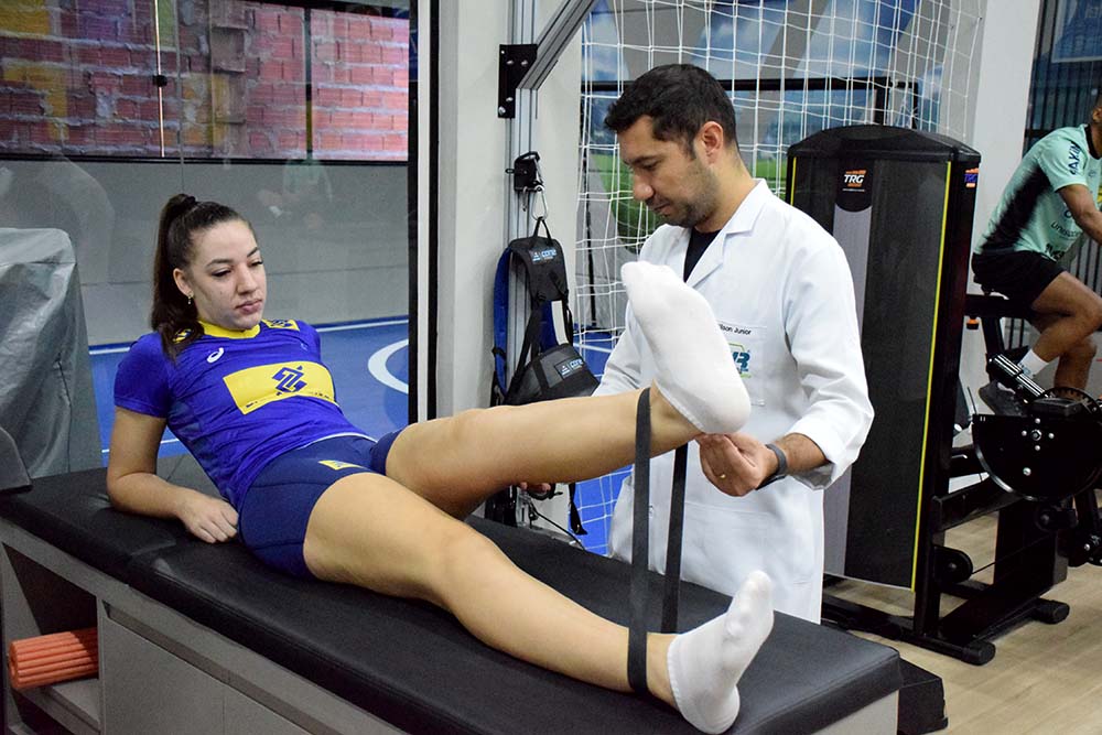 Malu fez parte do tratamento com o fisioterapeuta do Jaraguá Futsal e do Juventus, Wilson Gomes Junior | Foto: Lucas Pavin/Avante! Esportes