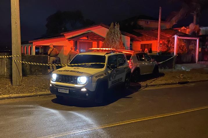 Homem de 27 anos é chamado na frente de casa e assassinado a tiros em Forquilhinha