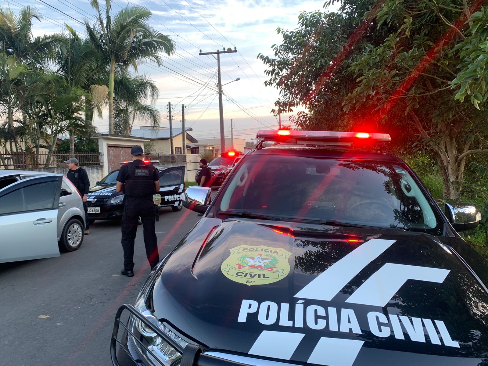 Polícia Civil prende três envolvidos em furto a empresas e órgãos públicos em Criciúma