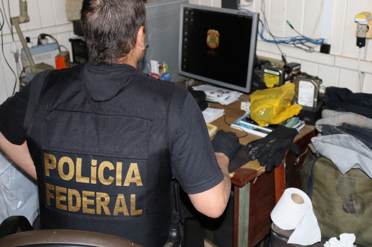 Morador de Criciúma é preso pela Polícia Federal com vasto material de pornografia infantil