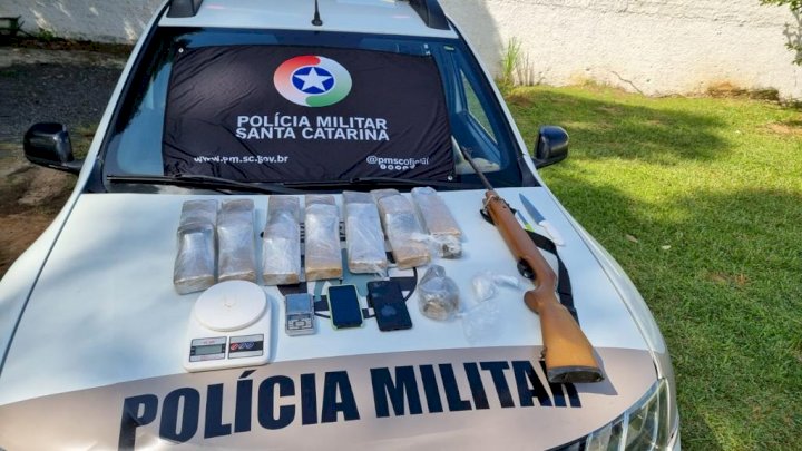 Traficante é preso com mais de seis quilos de maconha em Criciúma