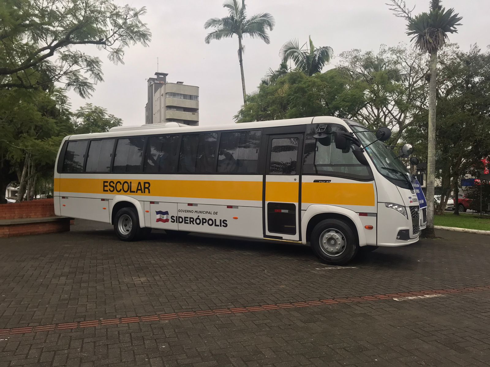 Governo de Siderópolis adquire novos ônibus para a Educação