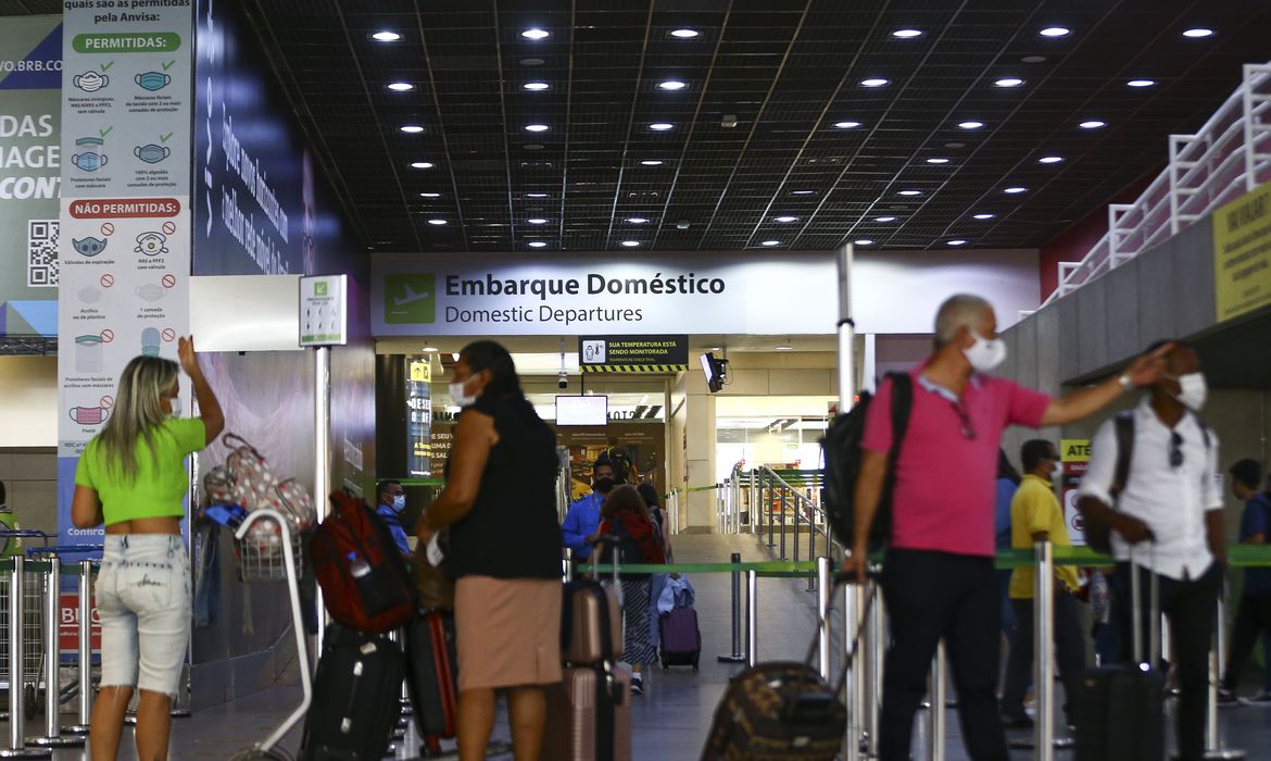 Movimentação de passageiros no Aeroporto Internacional de Brasília. Marcelo Camargo/Agência brasil