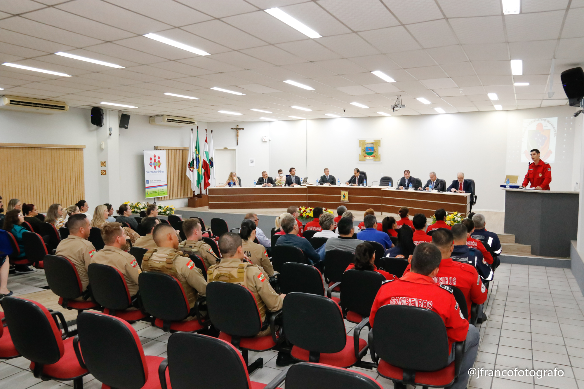 Câmara de Vereadores presta homenagem aos profissionais que combateram a Covid-19 em Guaramirim