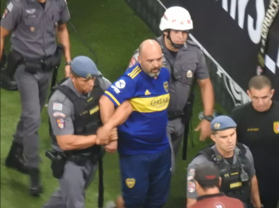 Torcedor do Boca Juniors foi detido durante jogo contra o Corinthians, mas solto após pagar fiança | Foto: Bruni Cassucci