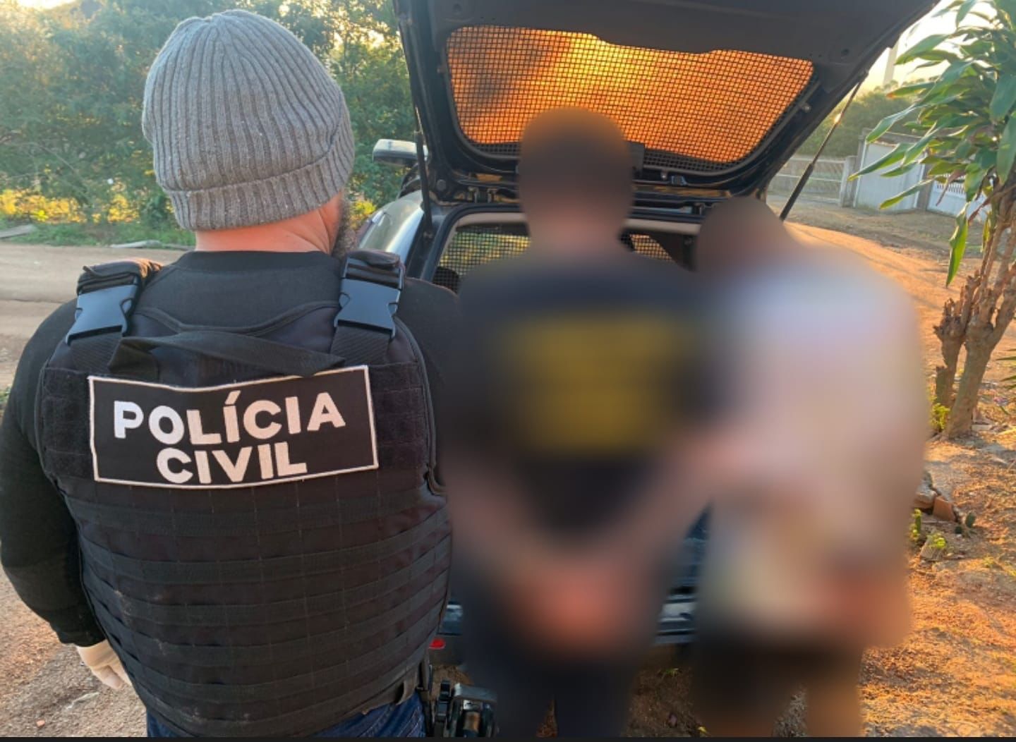 Polícia Civil prende dois envolvidos no tráfico, apreende menor e captura foragido no Sul do Estado