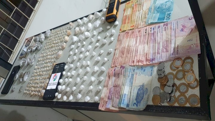 Dupla é presa por tráfico de drogas em Blumenau