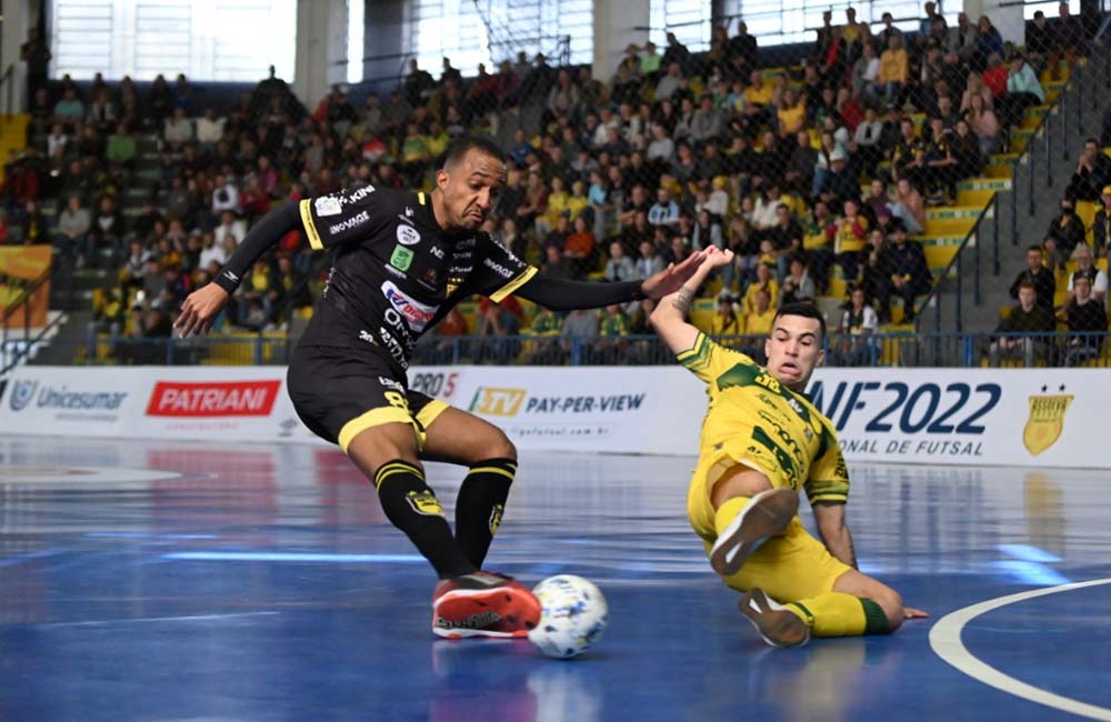 William marcou o gol do Aurinegro na partida | Foto: Cristian Frantz/Assoeva Futsal