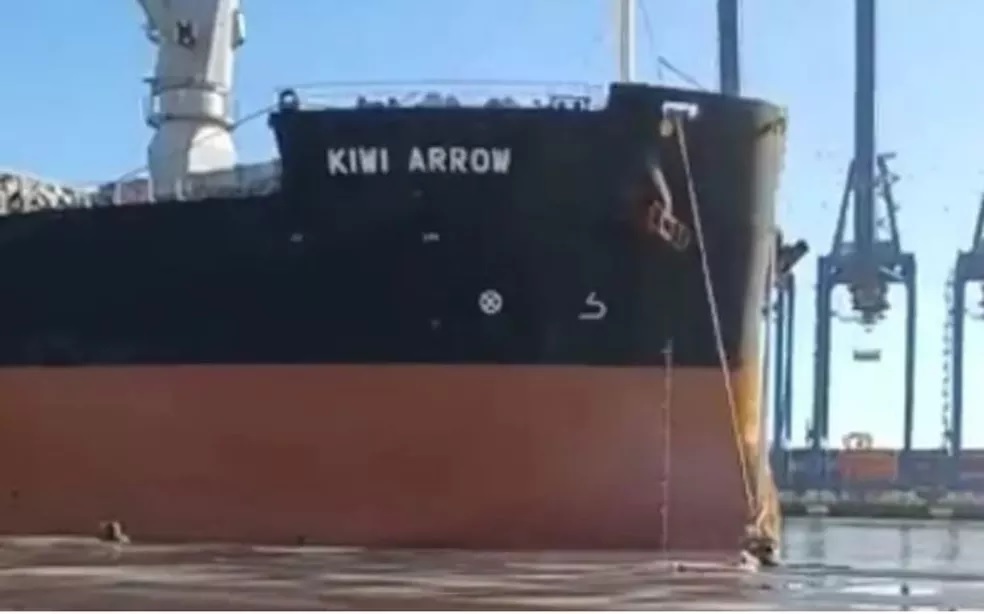 VÍDEO: Força da correnteza arrebenta cabos de navio atracado no Porto de Itajaí