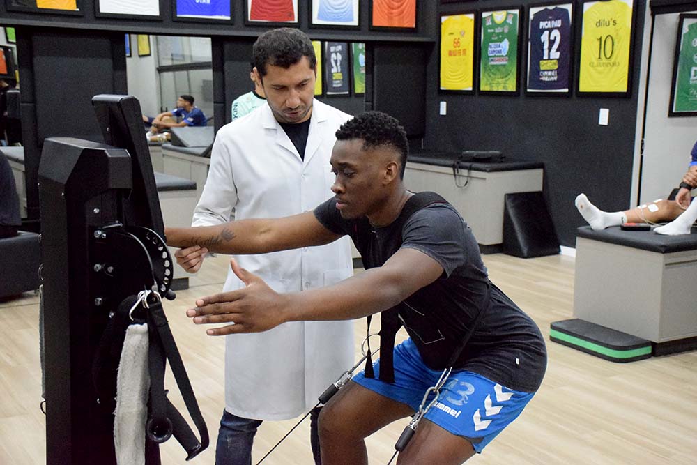 Pivô, ex-Jaraguá Futsal, vem fazendo toda recuperação com o fisioterapeuta do Jaraguá Futsal, Wilson Gomes Junior | Foto: Lucas Pavin/Avante! Esportes