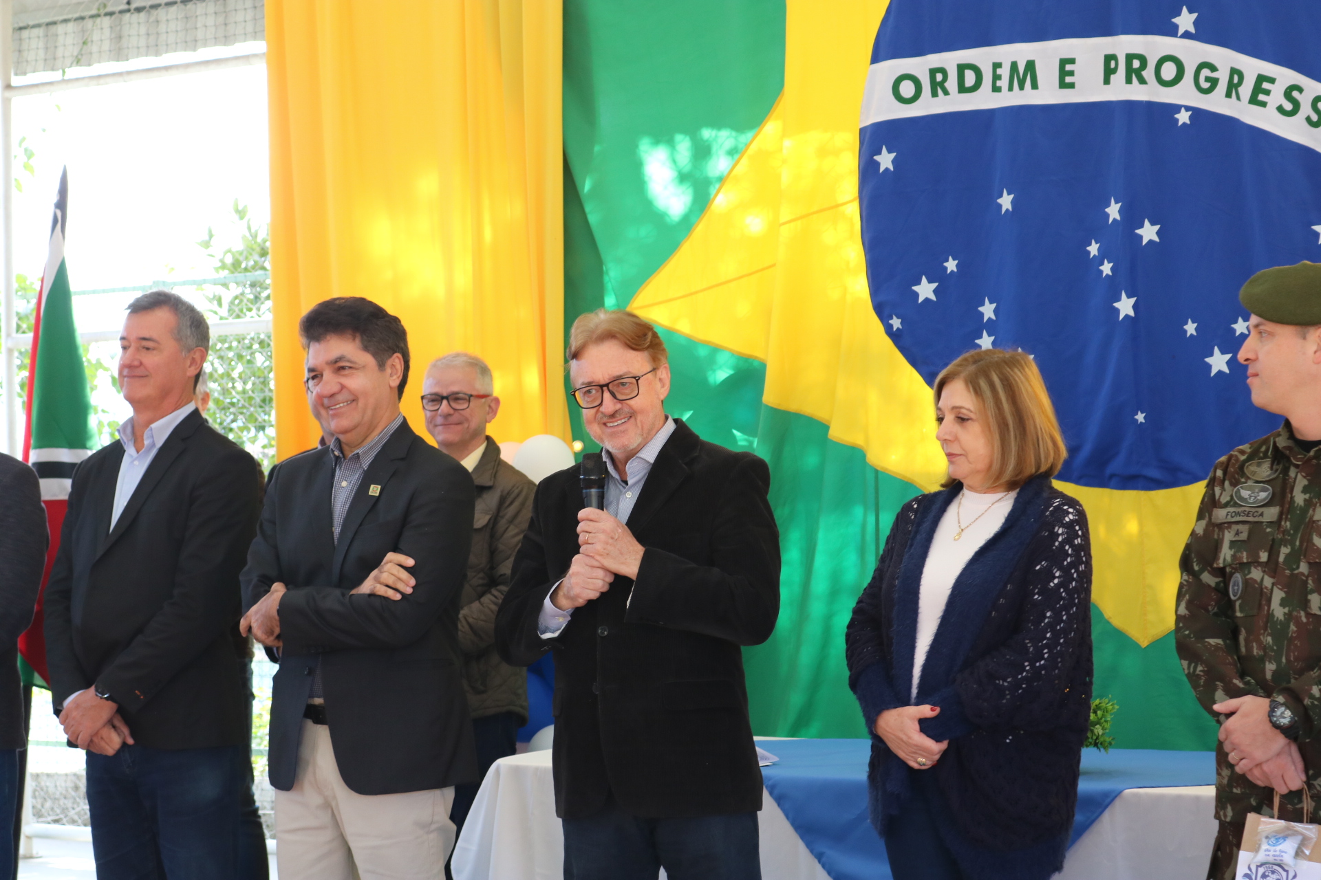 Visita às escolas ocorreu na manhã desta segunda-feira, 16, com a presença do prefeito Clésio Salvaro