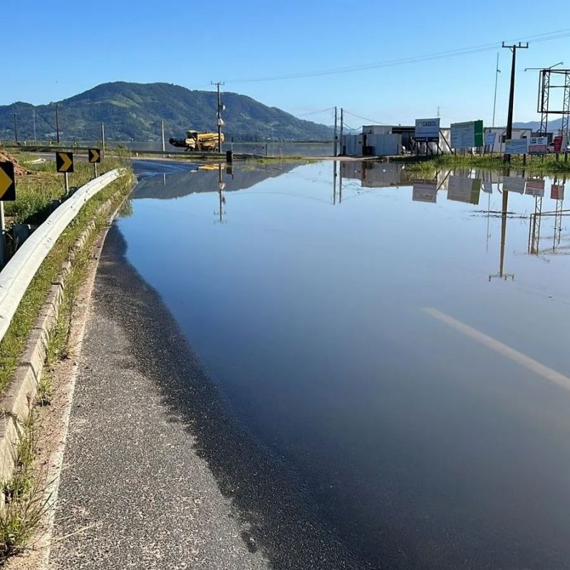 Rodovia Ivane Fretta, em Tubarão, completa uma semana interditada devido as inundações