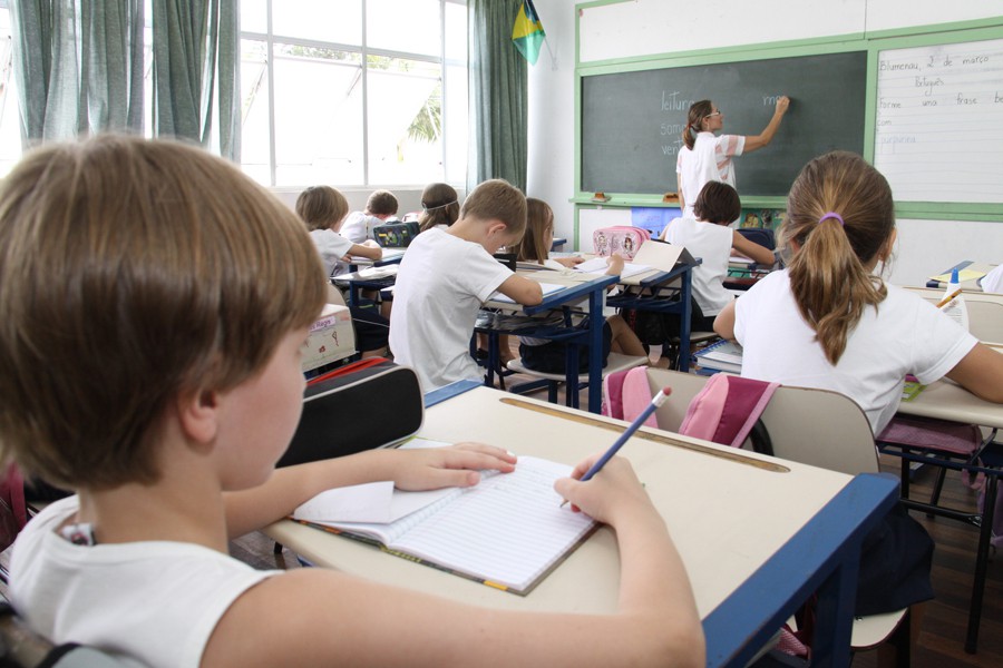 Blumenau dá posse para mais de 500 profissionais da Educação