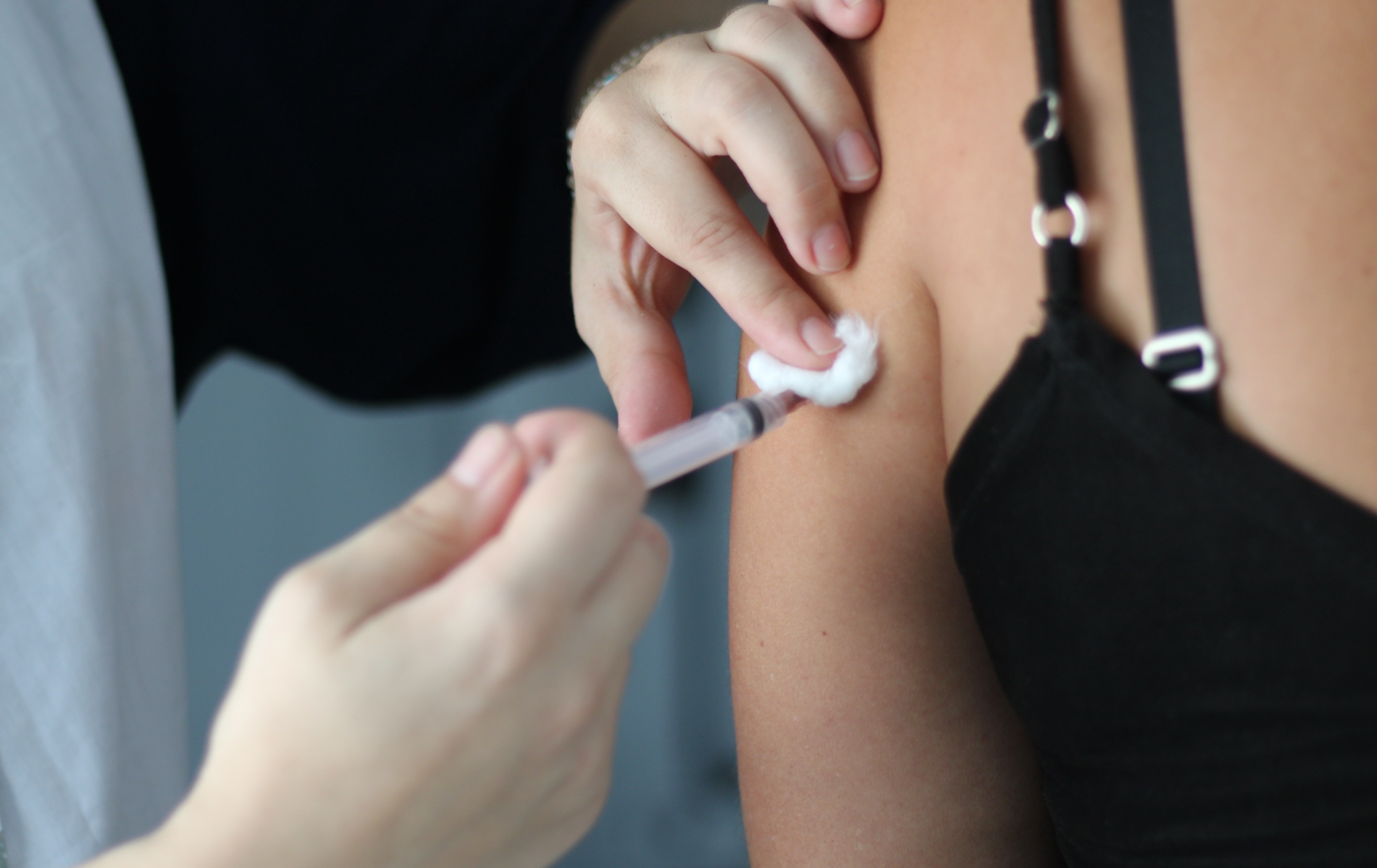 Criciuma inicia vacinação em crianças entre três e cinco anos e amplia imunização da quarta dose