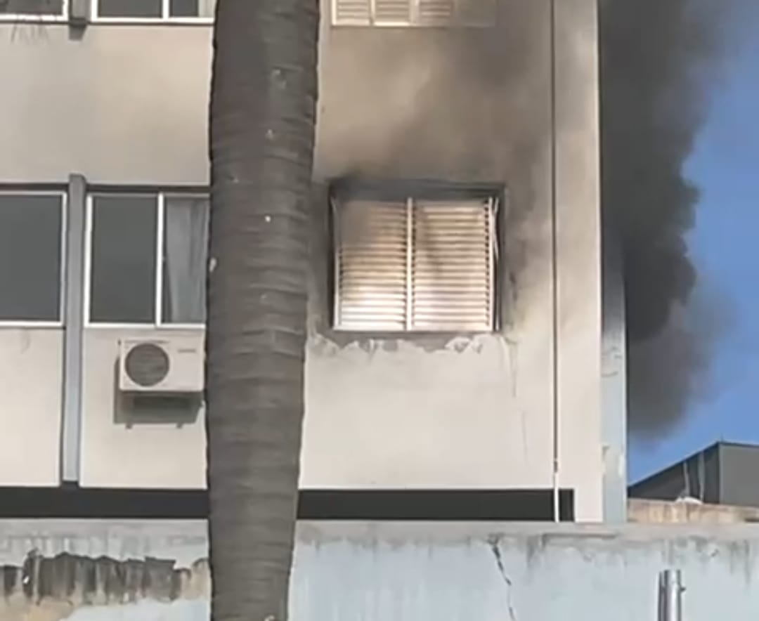 Vídeo: Incêndio em apartamento mobiliza bombeiros no Centro de Criciúma
