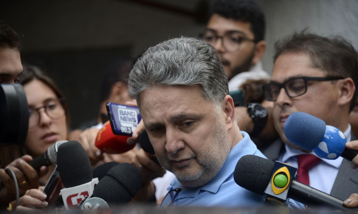 O ex-governador do Rio, Anthony Garotinho, é liberado do presídio de Benfica onde foi preso, durante a Operação Secretum Domus

Foto: Tania Rego/Agência Brasil