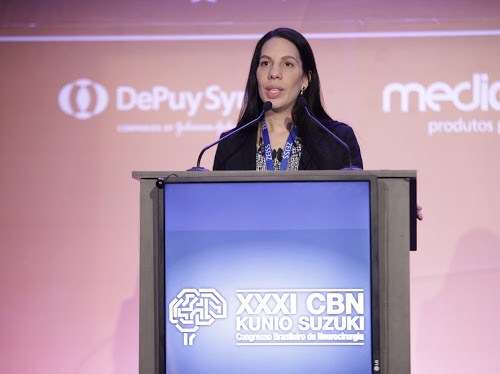 Médica de Blumenau palestra em evento brasileiro de neurocirurgia