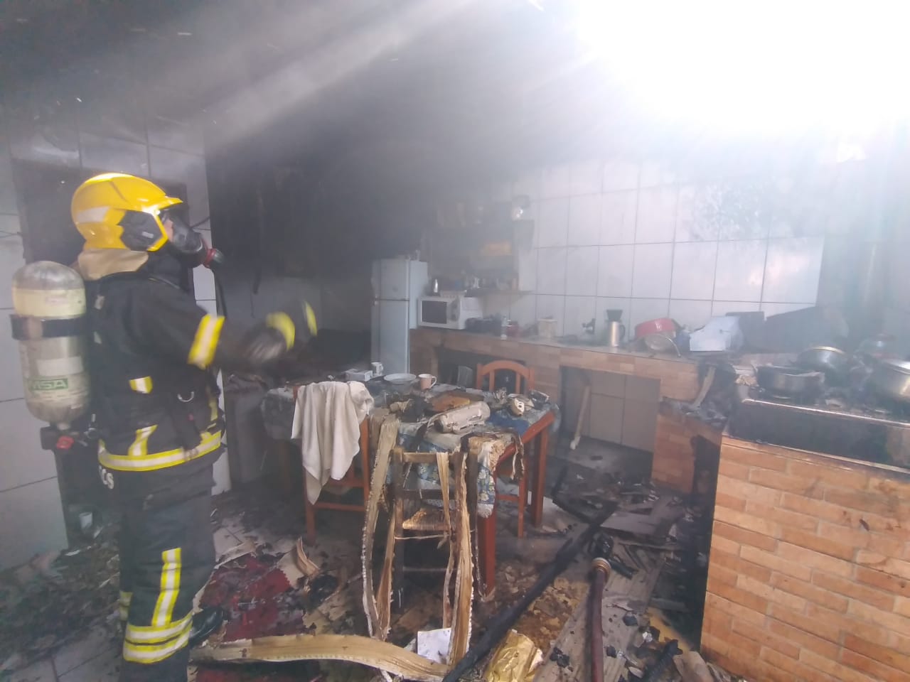 Incêndio atinge residência em Araranguá