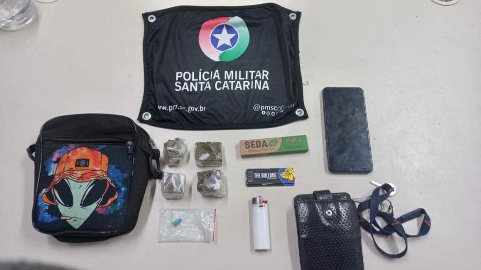 PM de Criciúma prende traficante em flagrante e apreende maconha e ecstasy