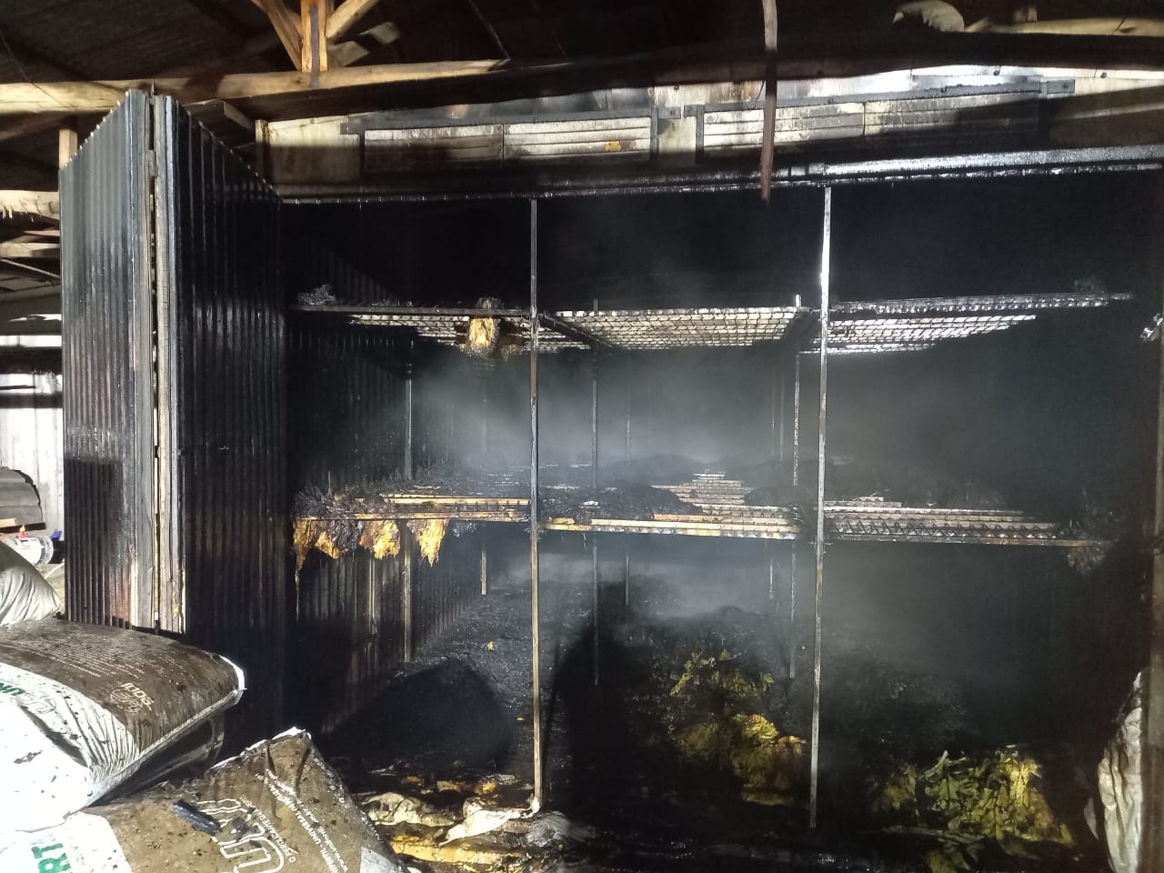 Estufa de fumo é atingida por incêndio em Urussanga