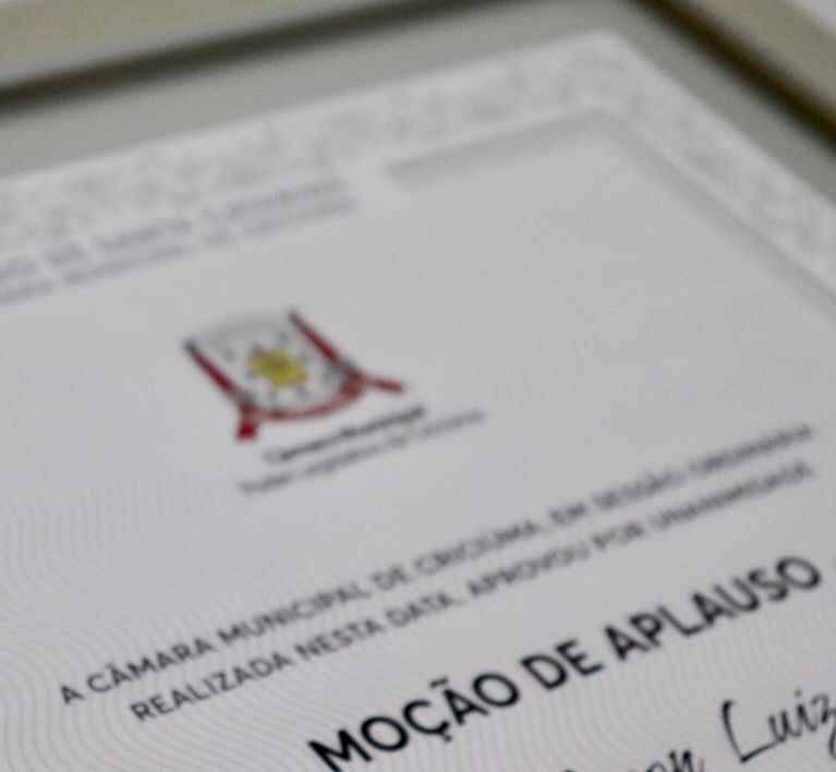 Policiais militares e Associação Amor à Vida (Amovi) recebem reconhecimento do Legislativo de Criciúma